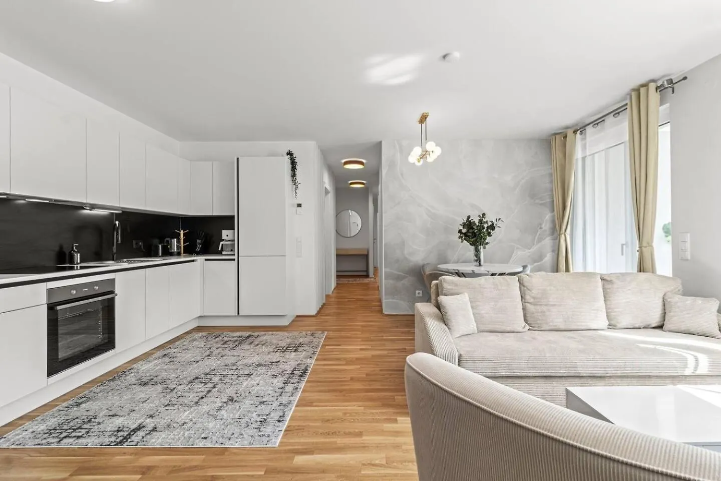Balkon I Tiefgaragen Parkplatz I 5 Min Zum Einkaufszentrum I Schnelles Wlan Vienna Apartment