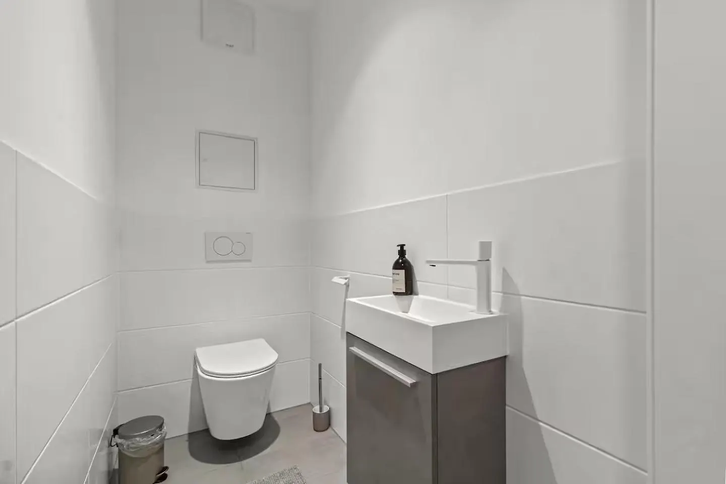 Balkon I Tiefgaragen Parkplatz I 5 Min Zum Einkaufszentrum I Schnelles Wlan Vienna