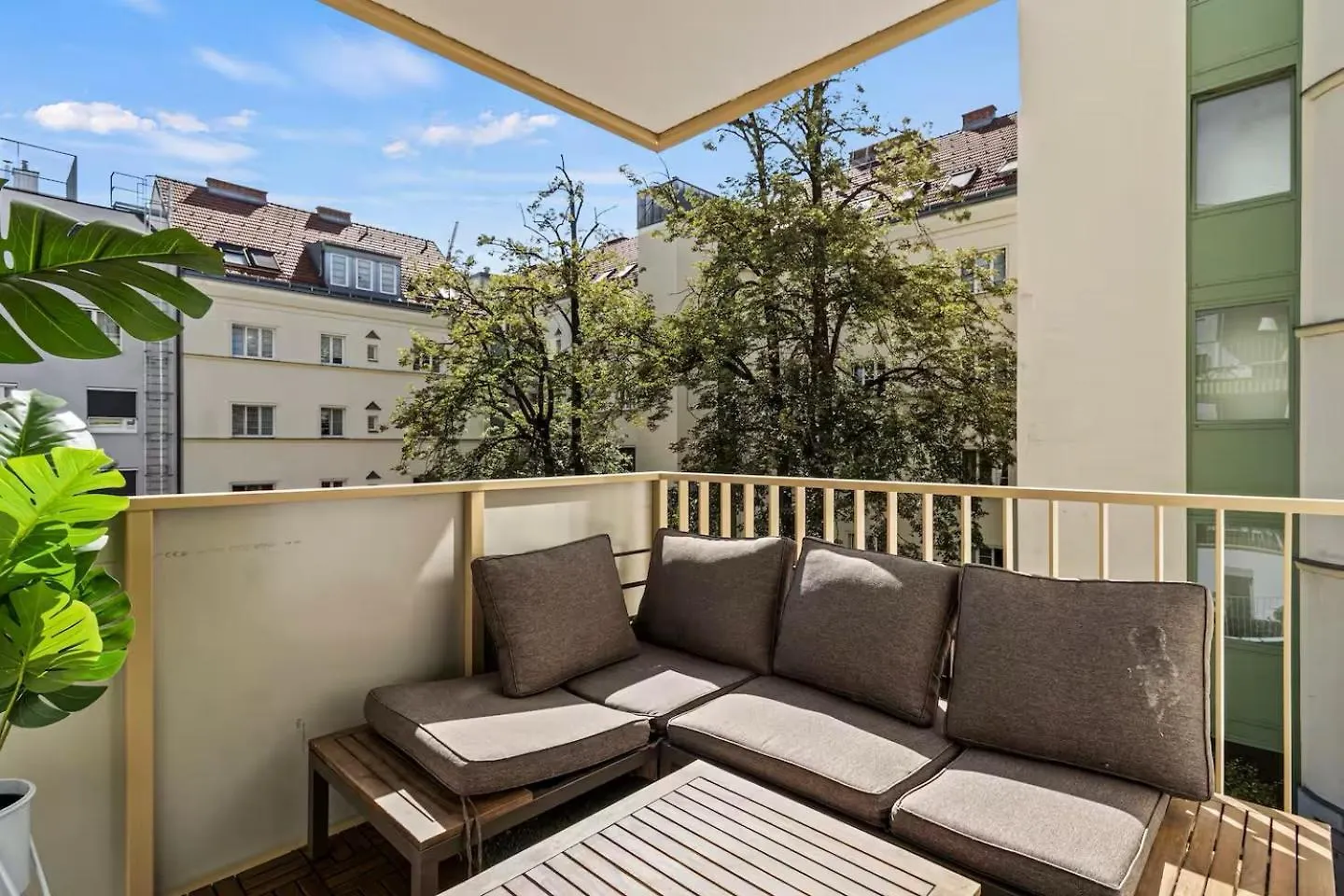 Balkon I Tiefgaragen Parkplatz I 5 Min Zum Einkaufszentrum I Schnelles Wlan Vienna