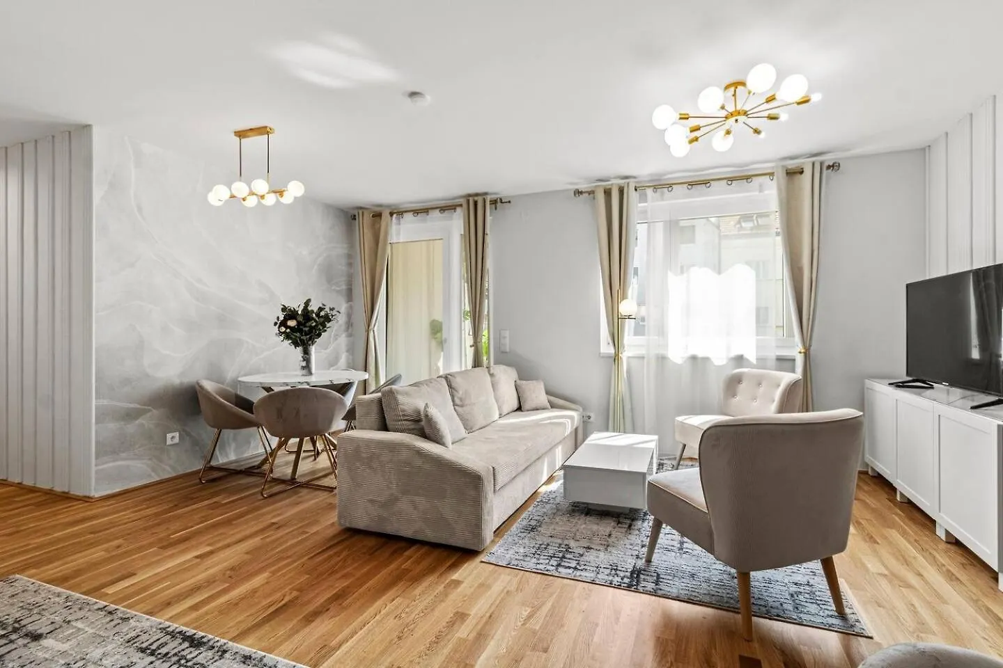 Balkon I Tiefgaragen Parkplatz I 5 Min Zum Einkaufszentrum I Schnelles Wlan Vienna 0*,  Austria
