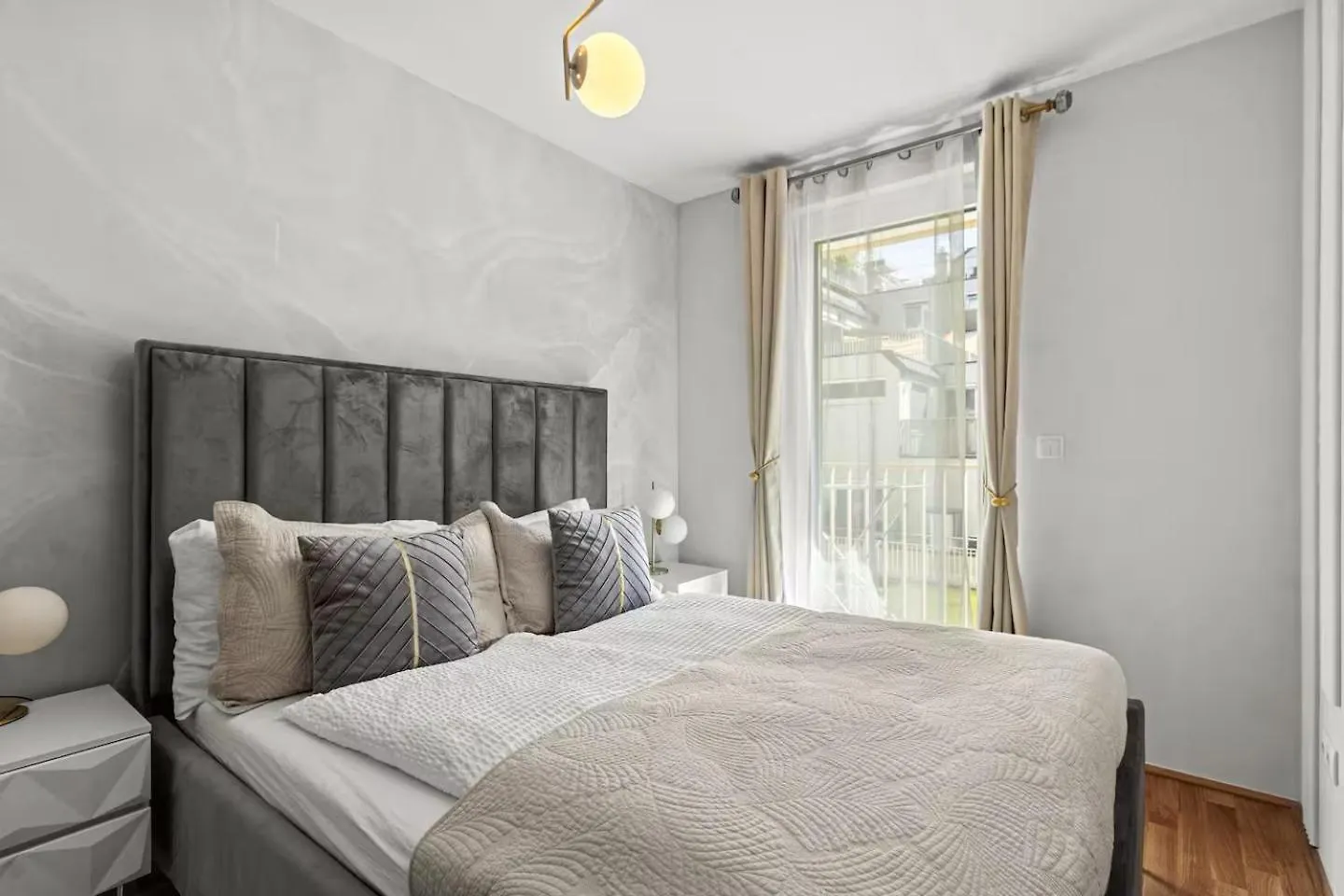 Balkon I Tiefgaragen Parkplatz I 5 Min Zum Einkaufszentrum I Schnelles Wlan Vienna Austria